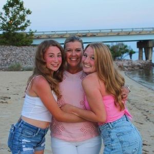 Meet your Posher, Mya